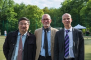 v.l.: Prof.Dr.WANG Xuyi, Rektor Prof. Dr. Elmar Weiler, Dr. Martin Seidler